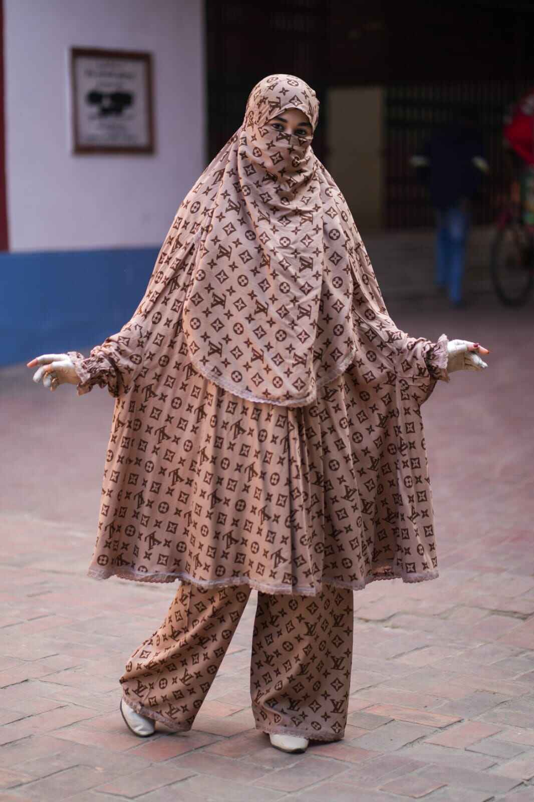 অর্ডার করতে চাই // বিস্কিট  কালো  বুটিক্স